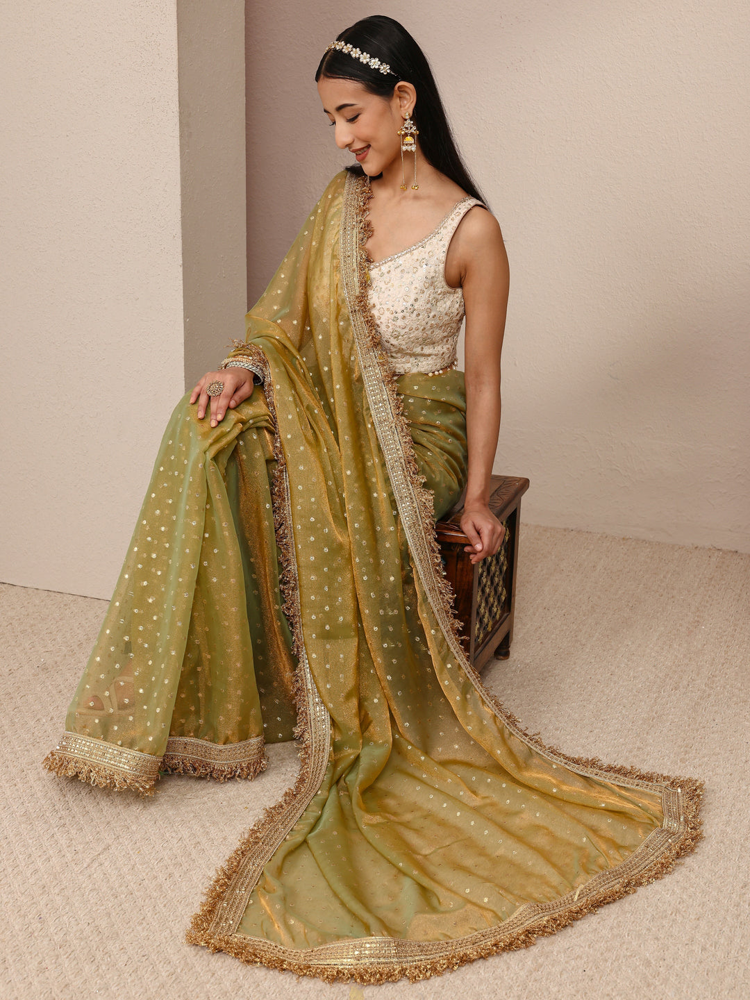 Green Woven Design Tissue Saree
With Unstitched Blouse Piece