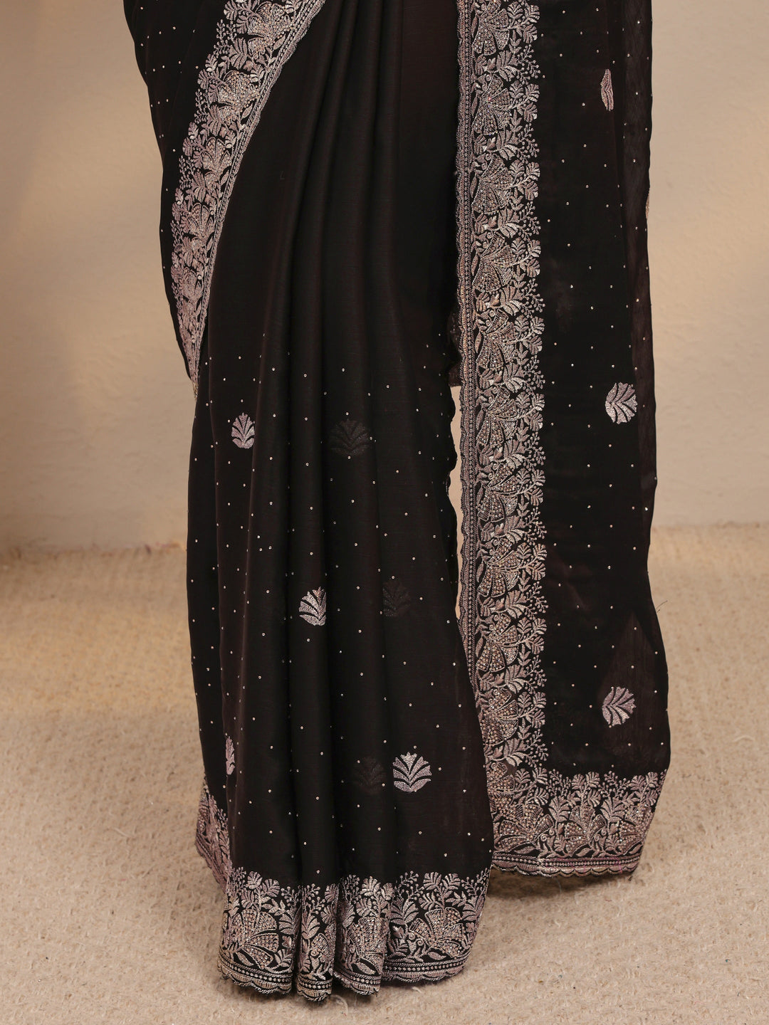 Black Floral Embellished Silk Blend Saree With Unstitched Blouse Piece