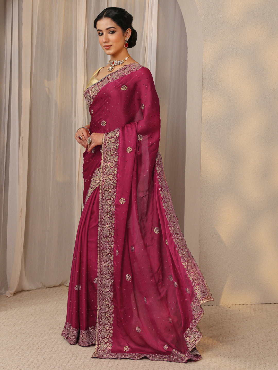 Pink Floral Embellished Silk Blend Saree With Unstitched Blouse Piece