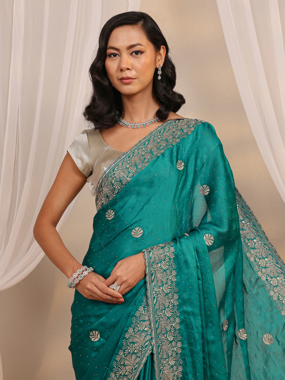 Green Floral Embellished Silk Blend Saree With Unstitched Blouse Piece