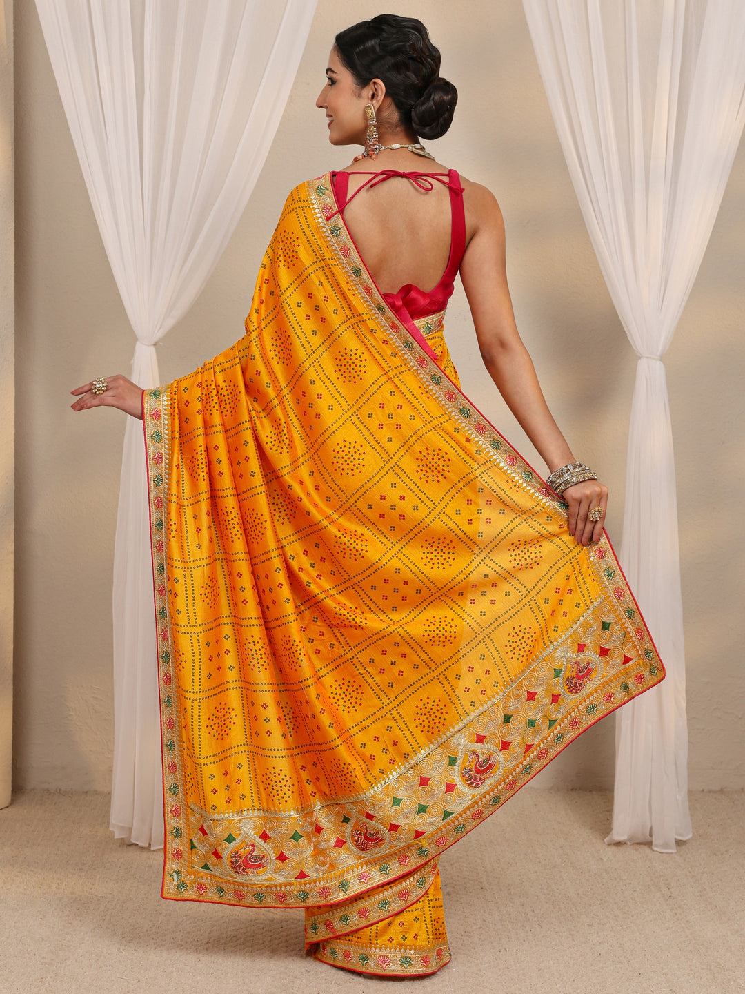 Mustard Bandhani Printed Silk Blend Saree With Unstitched Blouse Piece