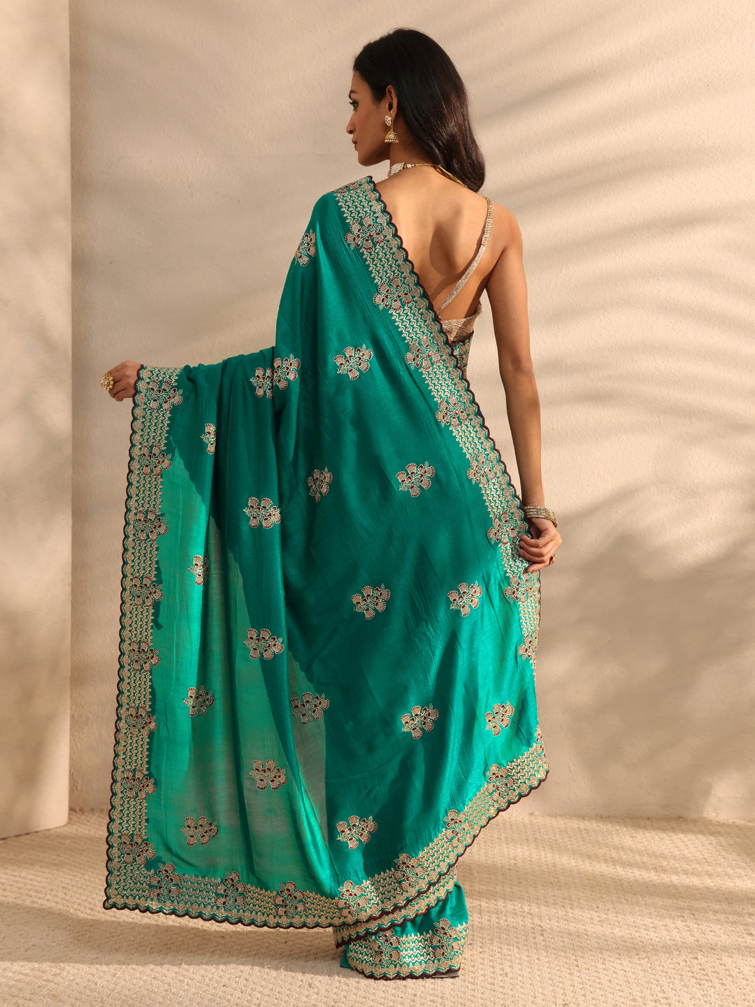 Green Embellished Silk Blend Saree 
With Unstitched Blouse Piece