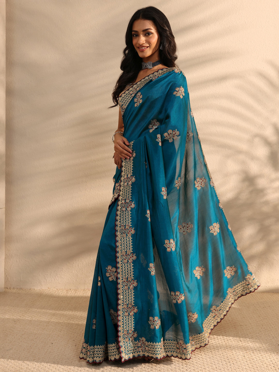 Blue Floral Embellished Silk Blend Saree 
With Unstitched Blouse Piece