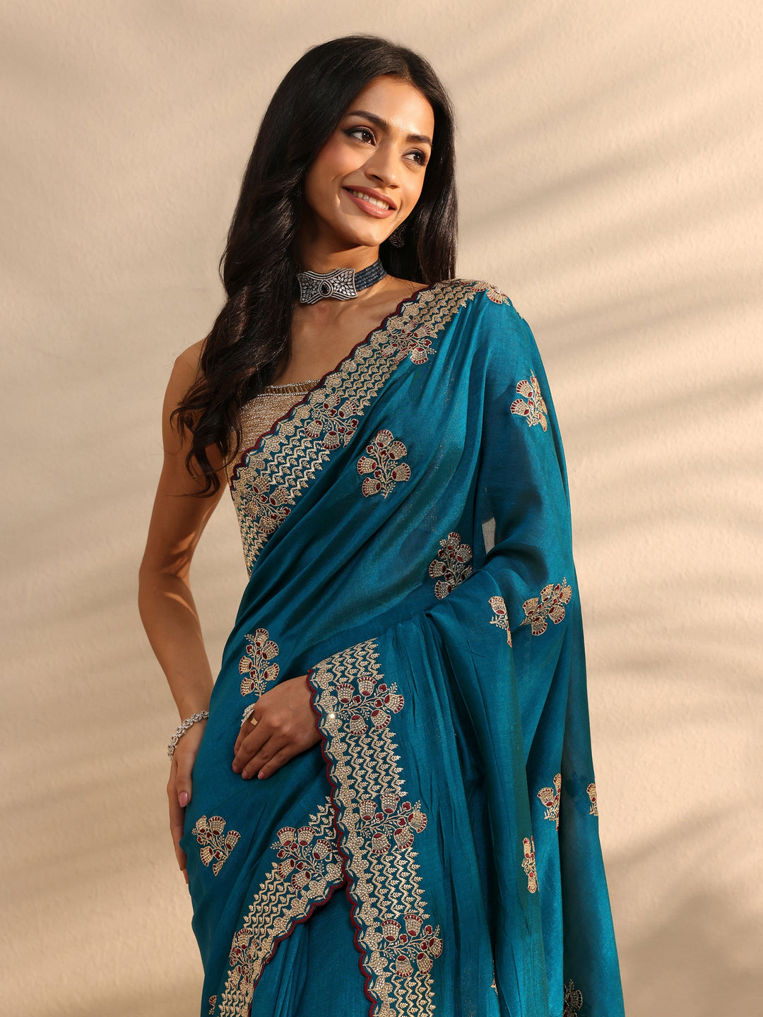 Blue Floral Embellished Silk Blend Saree 
With Unstitched Blouse Piece