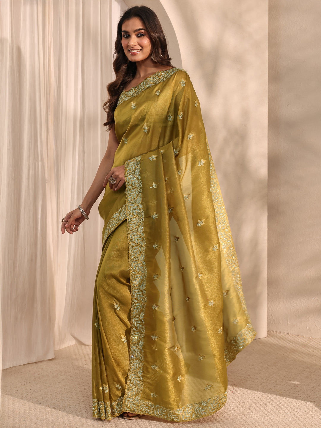 Green Embroidered Silk Blend Saree 
With Unstitched Blouse Piece