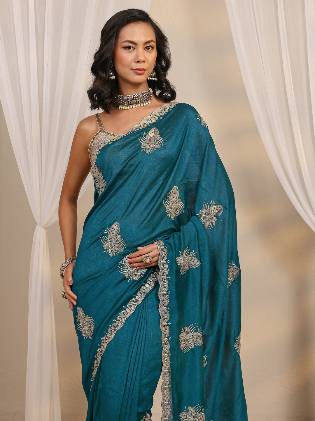 Blue Floral Embellished Silk Blend Saree With Unstitched Blouse Piece
