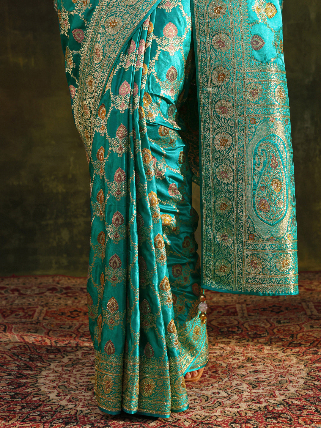 Libas Art Green Woven Design Silk Blend Banarasi Saree With Unstitched Blouse Piece