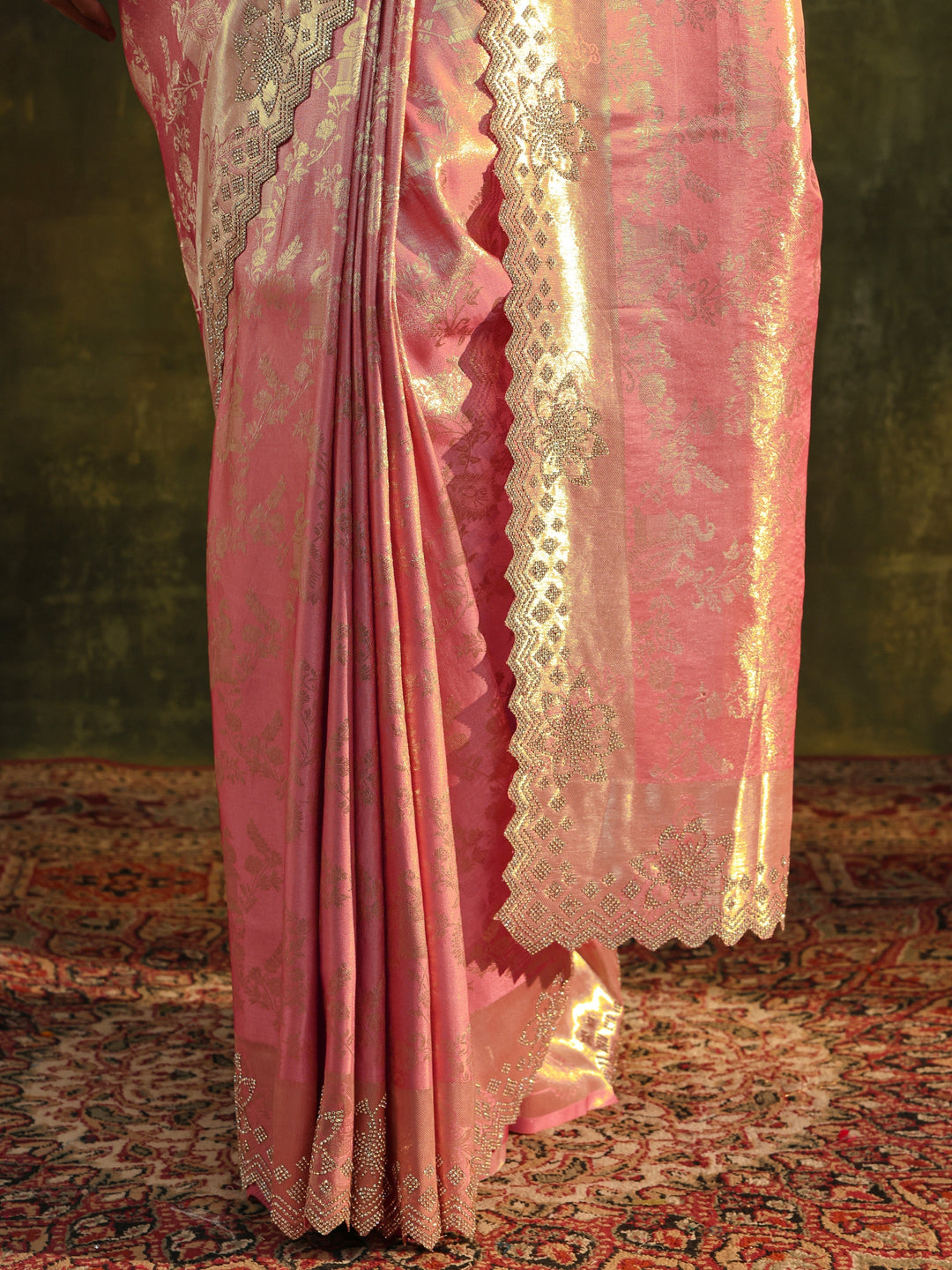 Peach Floral Embellished Silk Blend Saree With Unstitched Blouse Piece