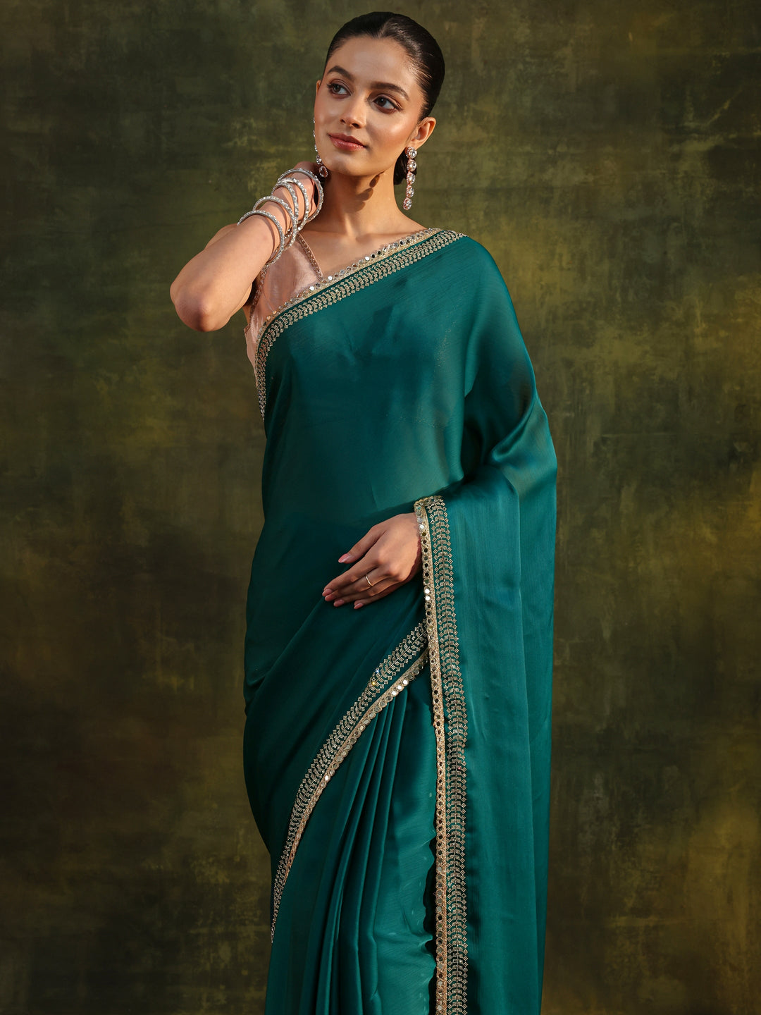 Green Embellished Silk Blend Saree With Unstitched Blouse Piece