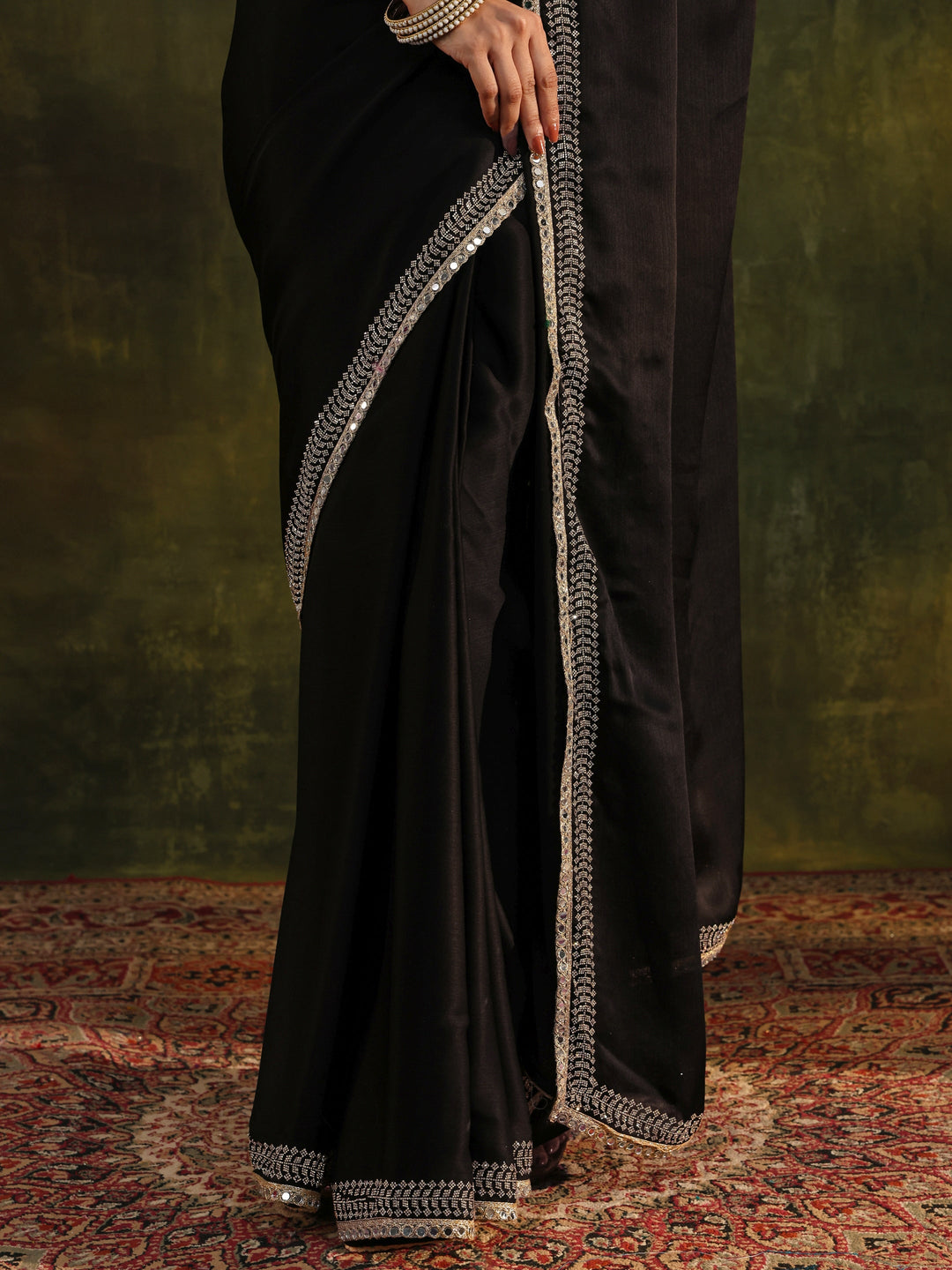 Black Embellished Silk Blend Saree With Unstitched Blouse Piece