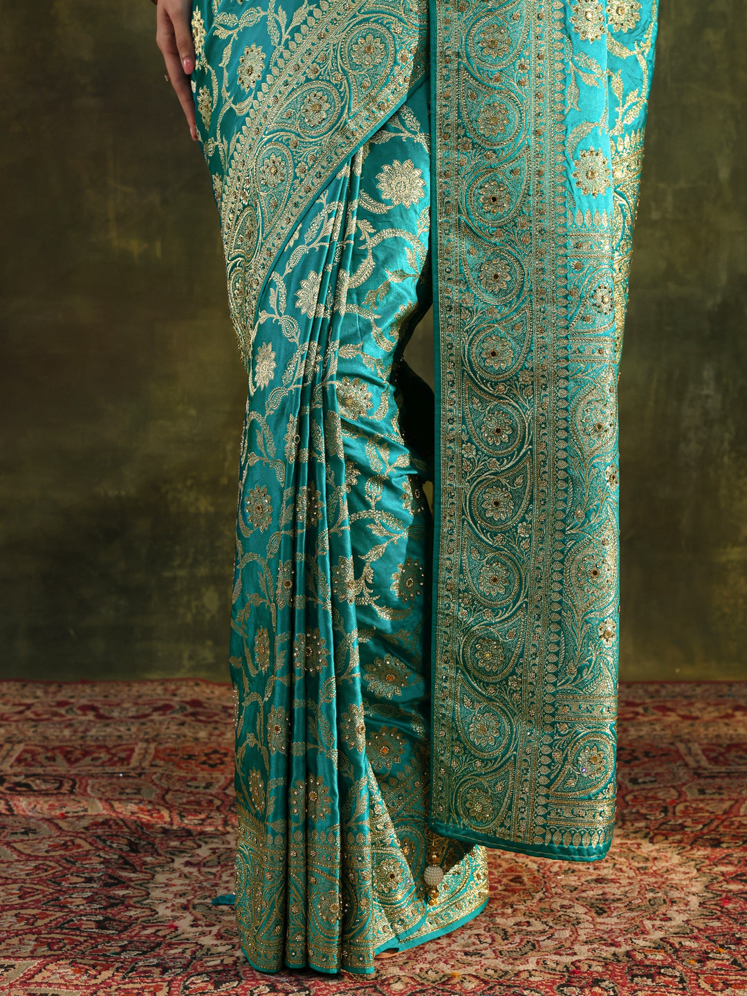 Libas Art Green Woven Design Silk Blend Banarasi Saree With Unstitched Blouse Piece