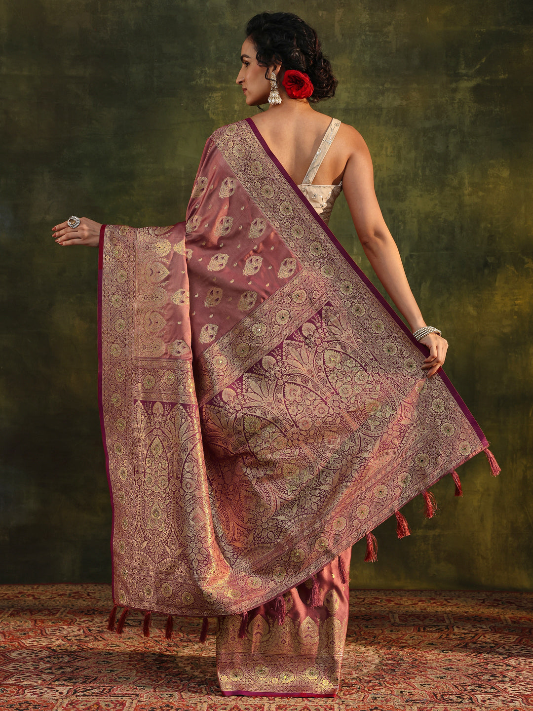 Peach Woven Design Silk Blend Banarasi Saree With Unstitched Blouse Piece