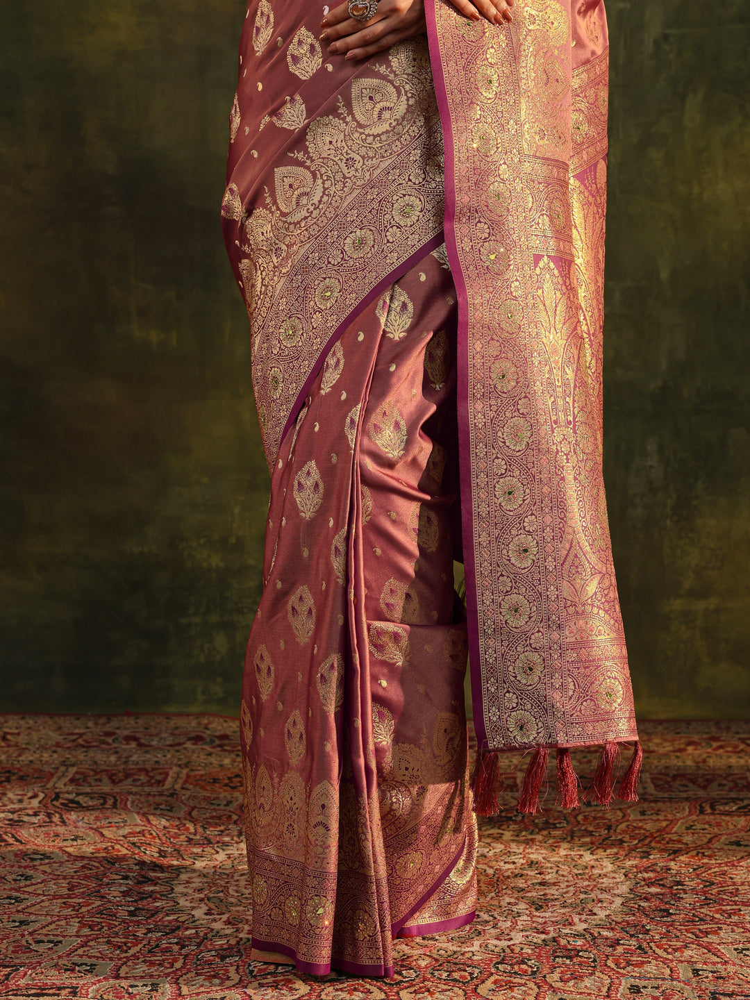 Peach Woven Design Silk Blend Banarasi Saree With Unstitched Blouse Piece
