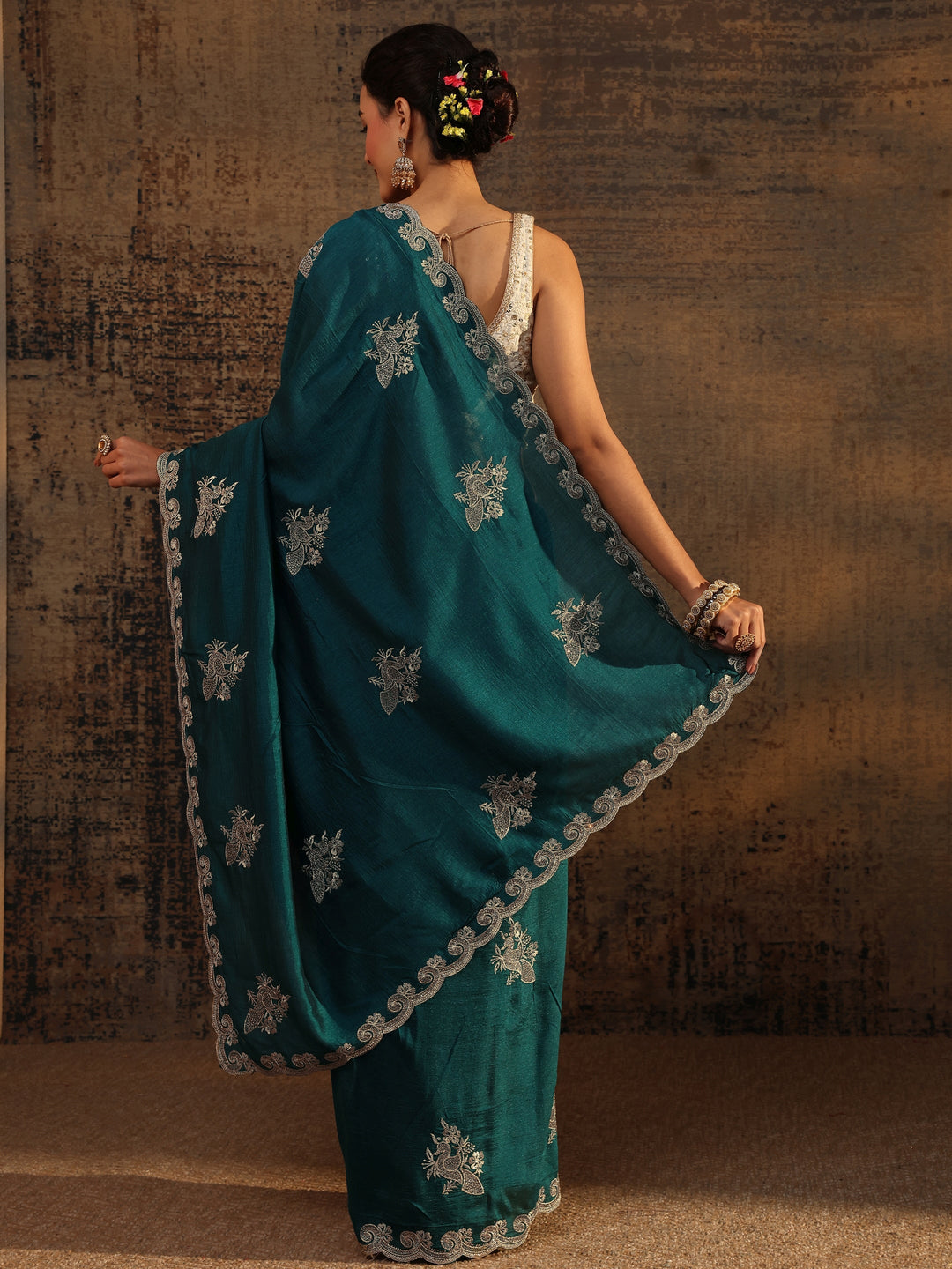 Teal Floral Embroidered Silk Blend Saree With Unstitched Blouse Piece