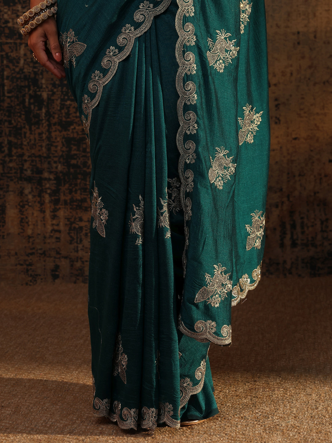 Teal Floral Embroidered Silk Blend Saree With Unstitched Blouse Piece