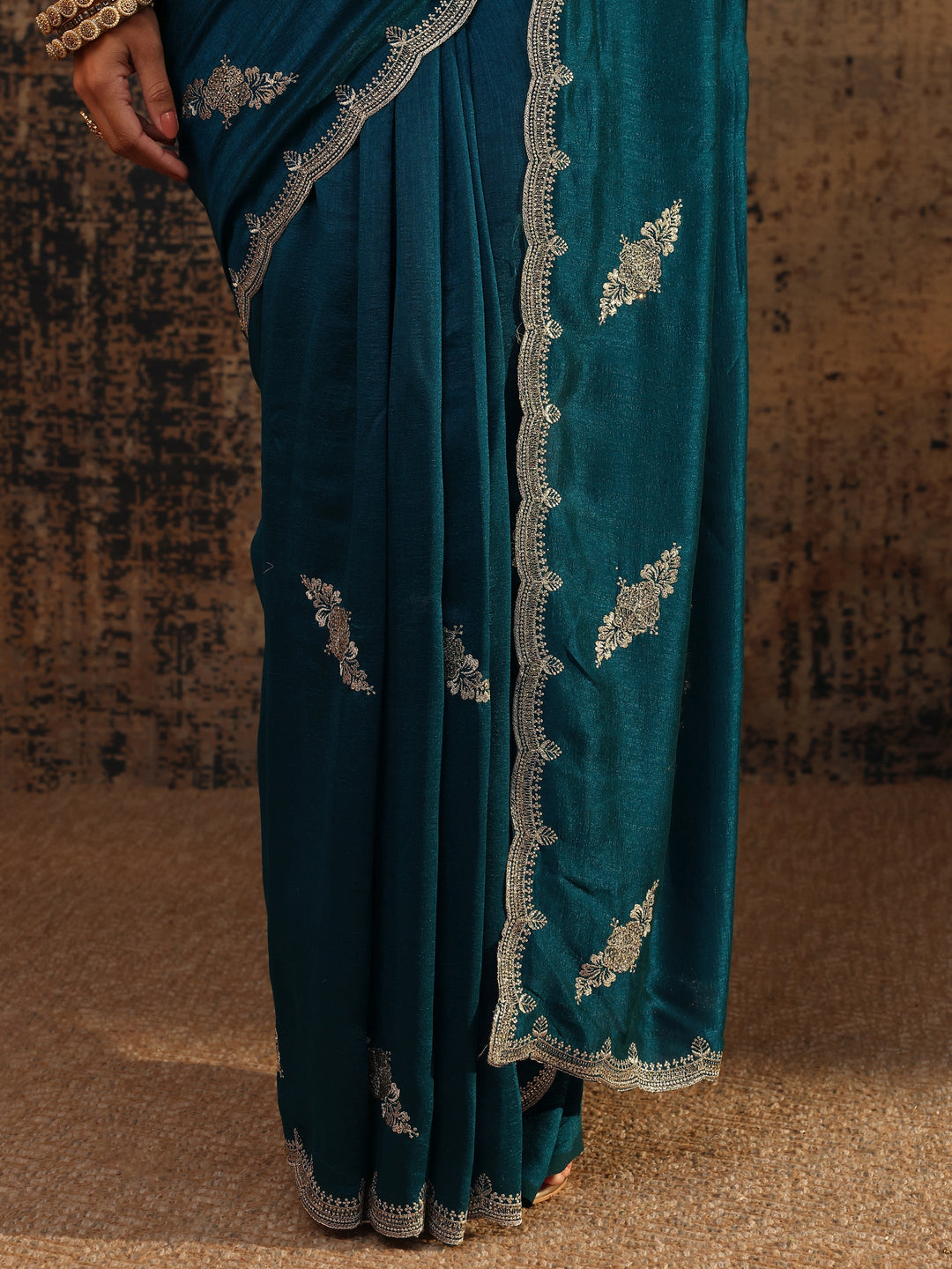 Blue Floral Embroidered Silk Blend Saree With Unstitched Blouse Piece