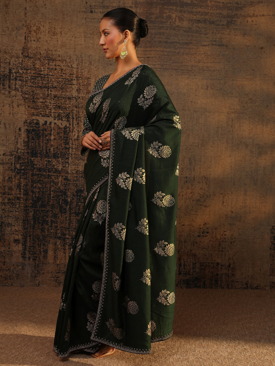 Green Floral Printed Silk Blend Saree With Unstitched Blouse Piece