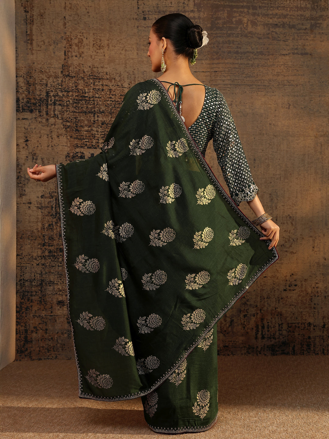 Green Floral Printed Silk Blend Saree With Unstitched Blouse Piece