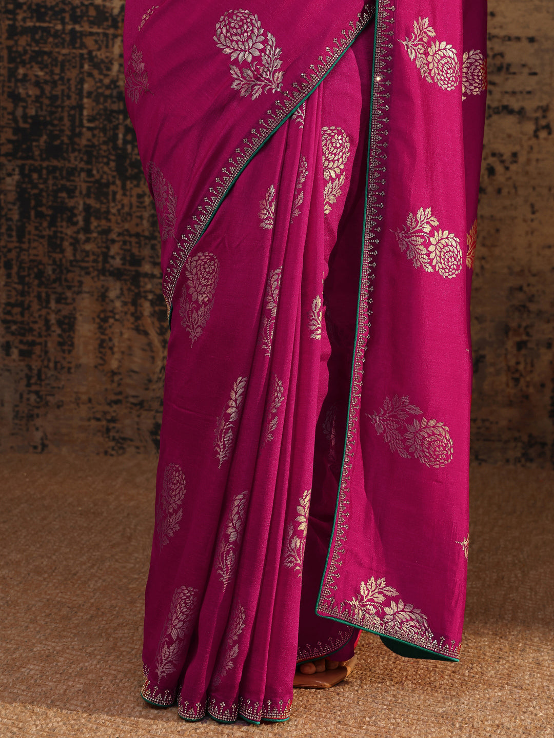 Pink Floral Printed Silk Blend Saree With Unstitched Blouse Piece