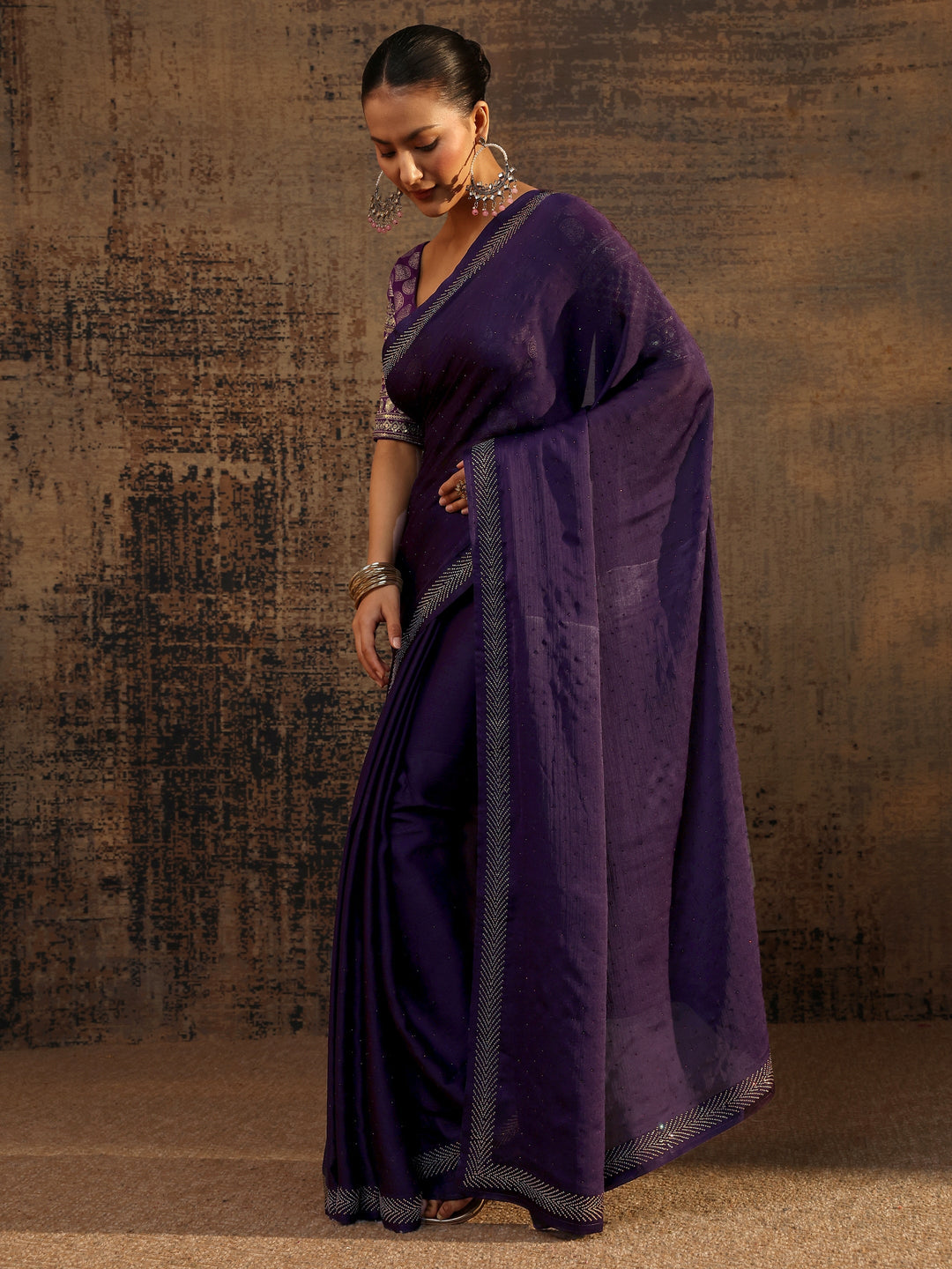 Purple Embellished Silk Blend Saree With Unstitched Blouse Piece
