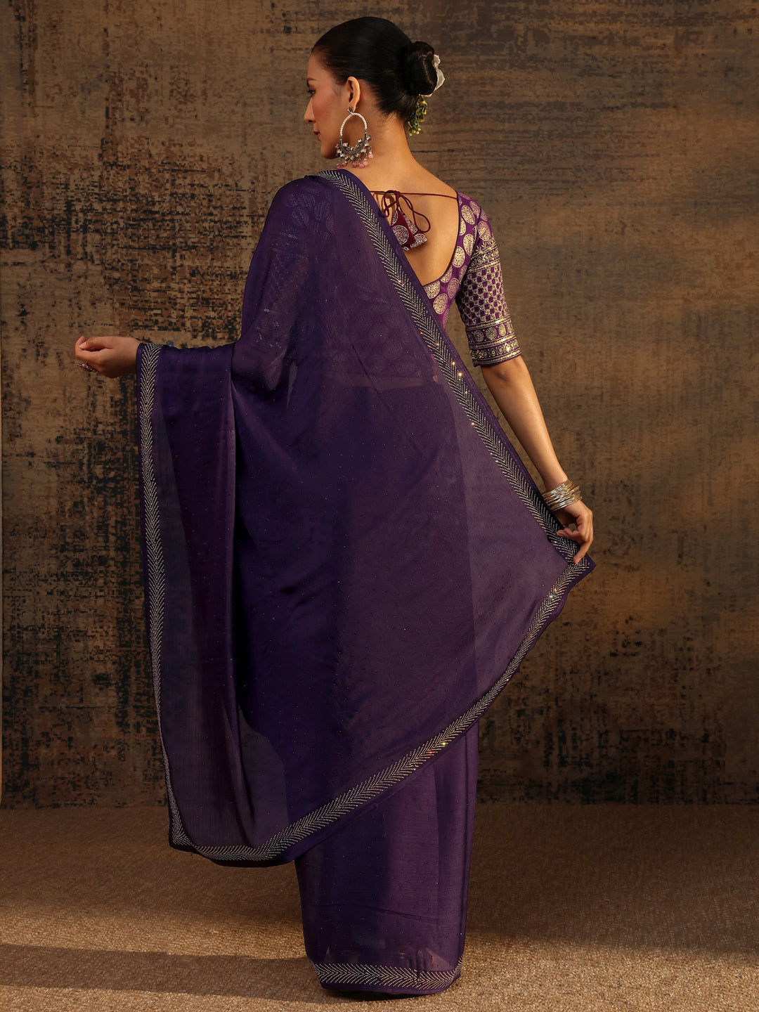 Purple Embellished Silk Blend Saree With Unstitched Blouse Piece