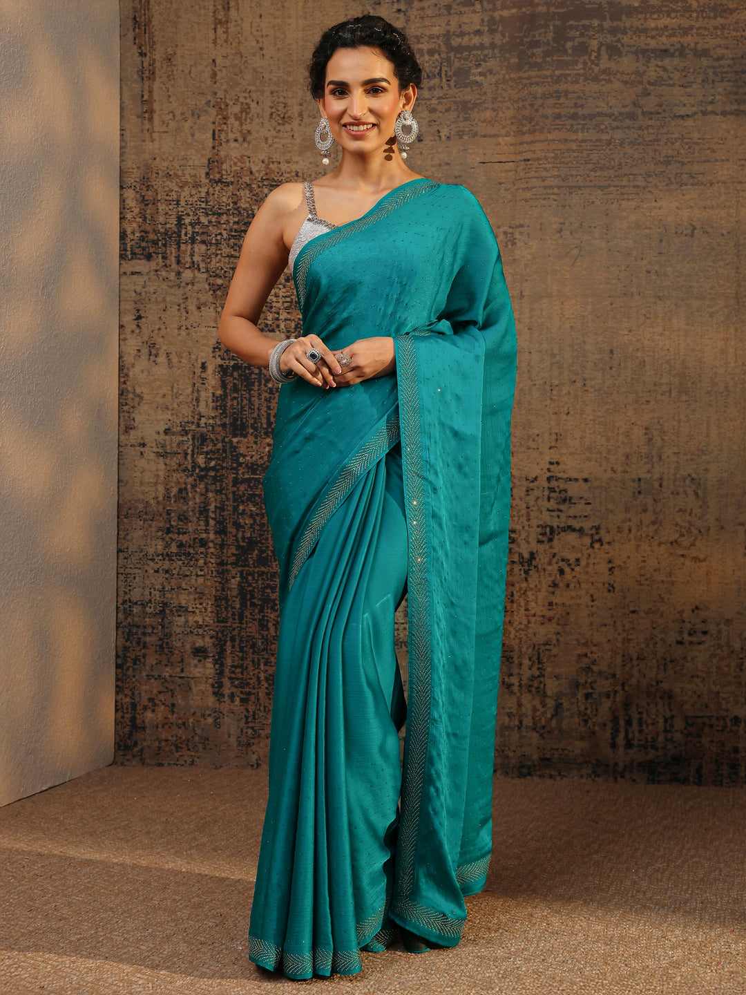 Blue Embellished Silk Blend Saree With Unstitched Blouse Piece