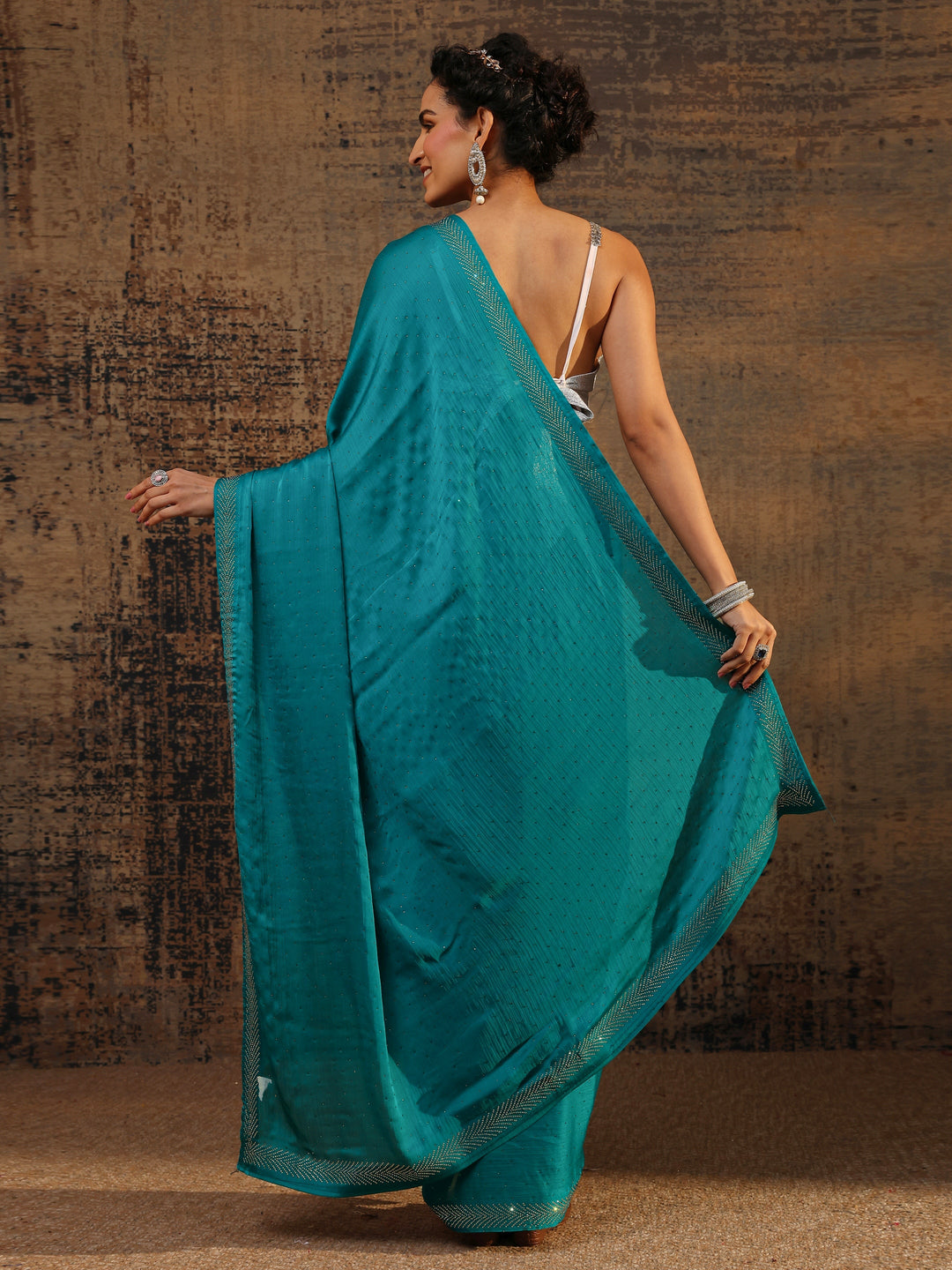 Blue Embellished Silk Blend Saree With Unstitched Blouse Piece