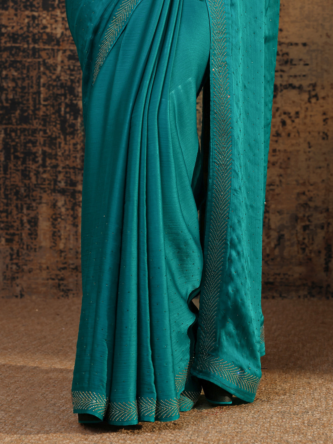 Blue Embellished Silk Blend Saree With Unstitched Blouse Piece