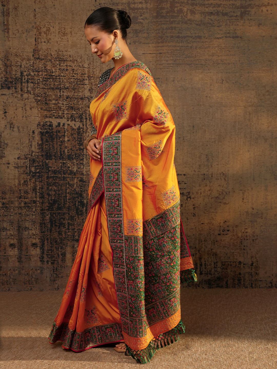 Mustard Ethnic Motifs Embroidered Silk Blend Saree With Unstitched Blouse Piece