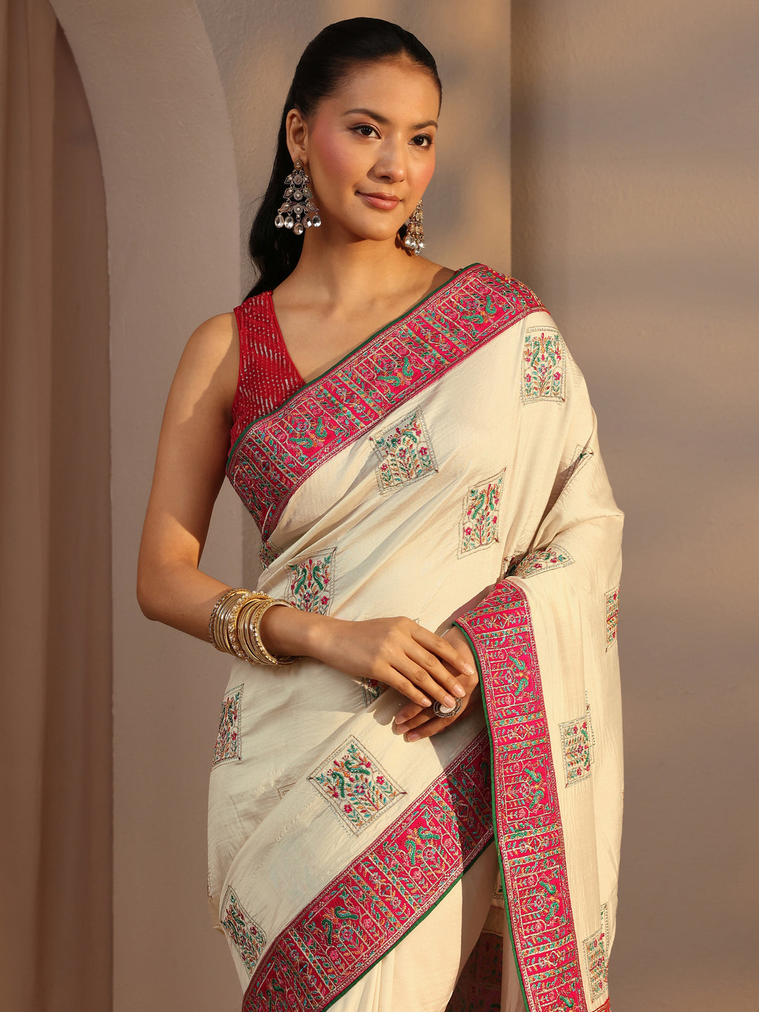Cream Ethnic Motifs Embroidered Silk Blend Saree With Unstitched Blouse Piece
