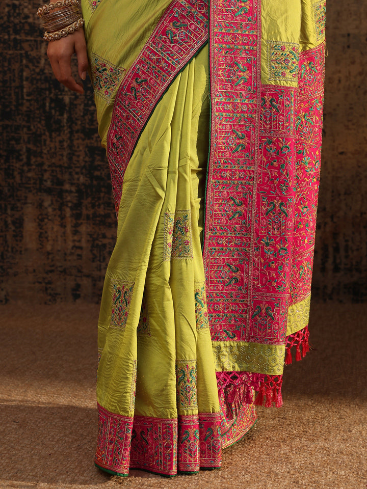 Green Ethnic Motifs Embroidered Silk Blend Saree With Unstitched Blouse Piece