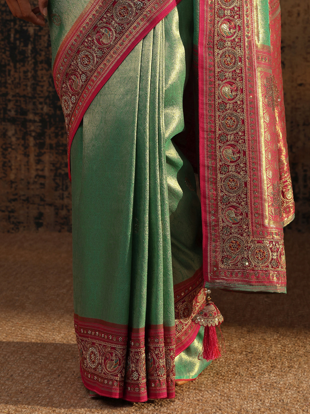 Libas Art Green Ethnic Motifs Woven Design Silk Blend Saree With Unstitched Blouse Piece