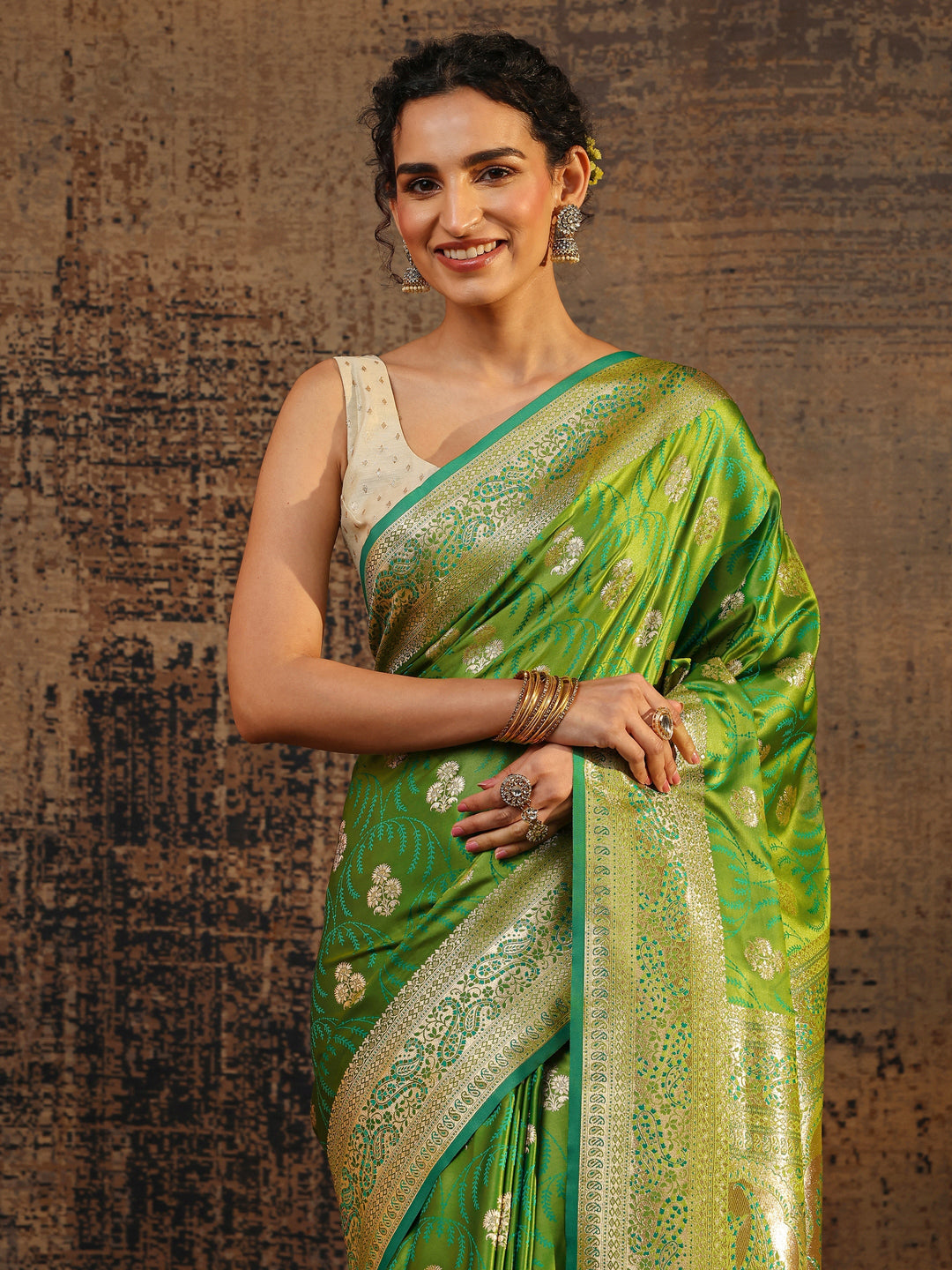 Green Floral Woven Design Silk Blend Saree With Unstitched Blouse Piece