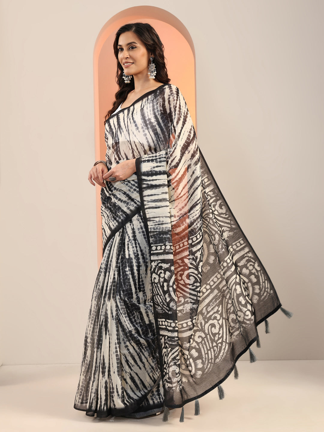 Black Printed Silk Blend Saree With Unstitched Blouse Piece
