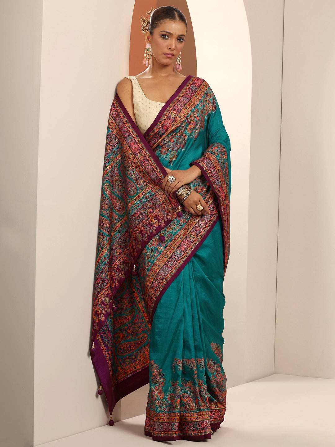Teal Printed Silk Blend Saree With Unstitched Blouse Piece