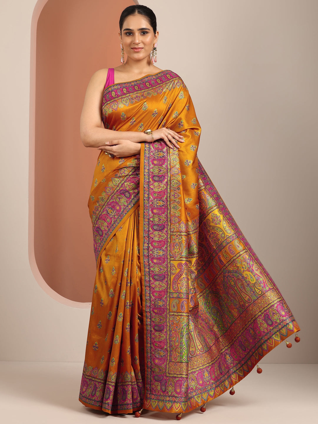 Mustard Printed Silk Blend Saree With Unstitched Blouse Piece