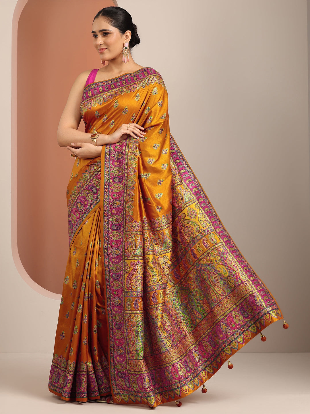 Mustard Printed Silk Blend Saree With Unstitched Blouse Piece