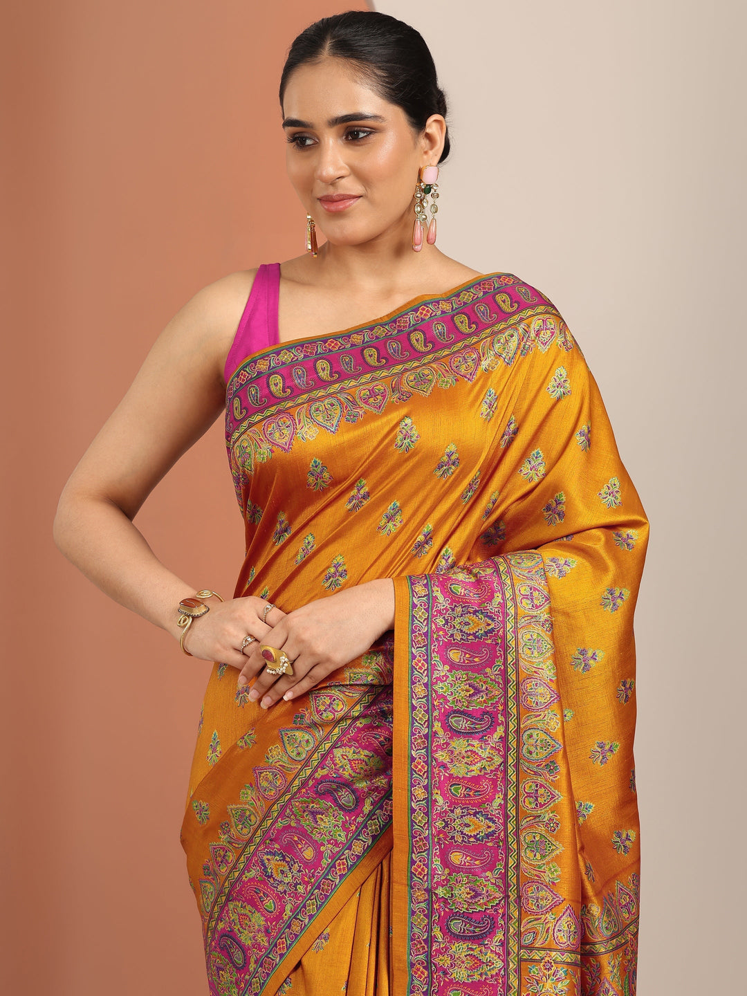 Mustard Printed Silk Blend Saree With Unstitched Blouse Piece