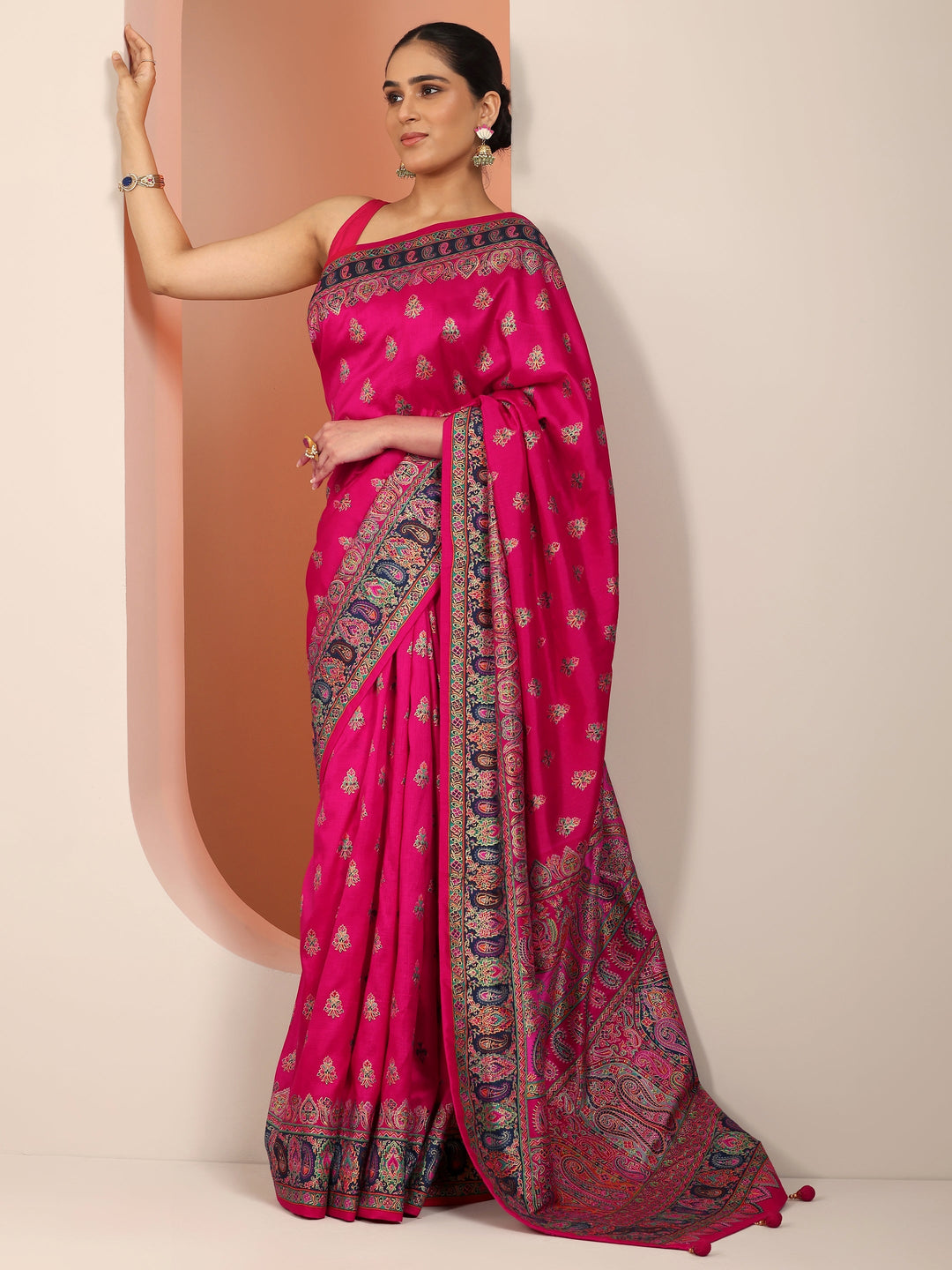 Pink Printed Silk Blend Saree With Unstitched Blouse Piece