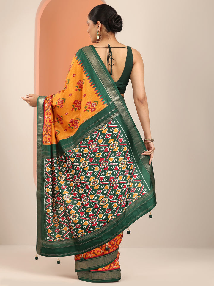 Mustard Printed Silk Blend Saree With Unstitched Blouse Piece