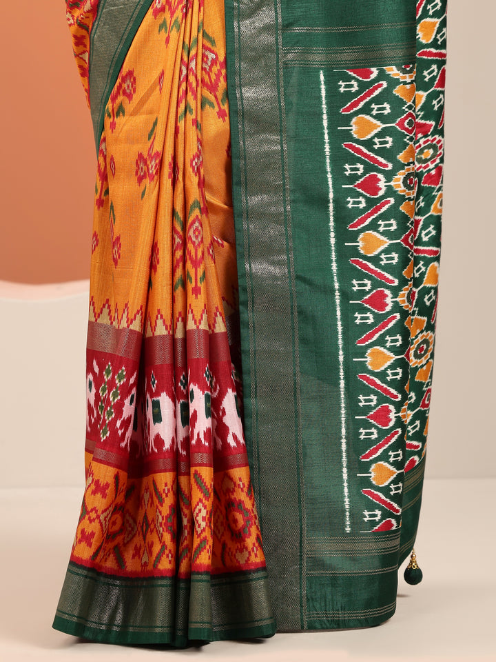 Mustard Printed Silk Blend Saree With Unstitched Blouse Piece