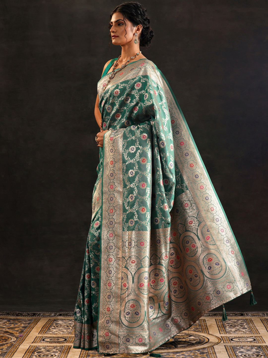 Green Woven Design Silk Blend Saree With Unstitched Blouse Piece