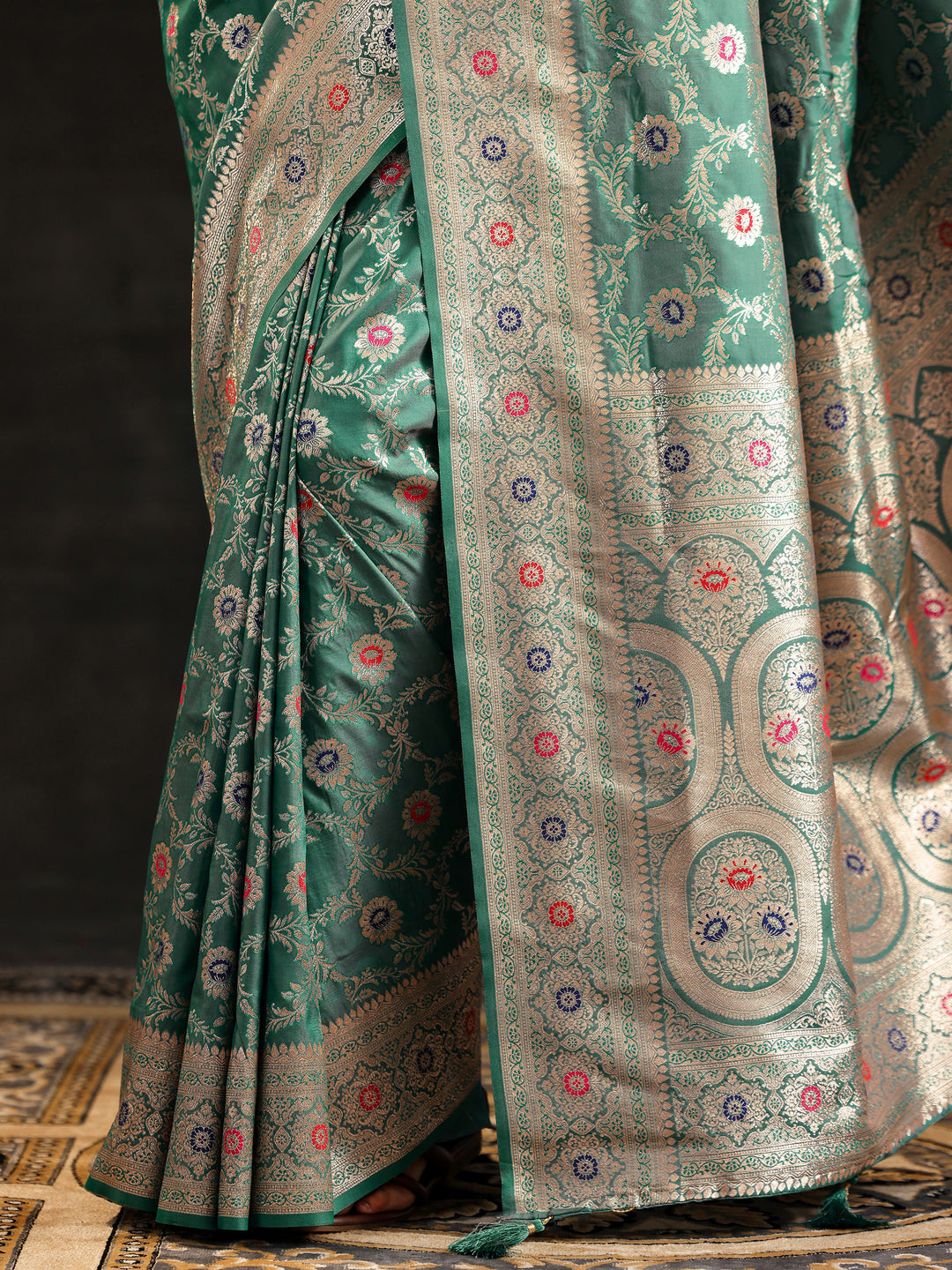Green Woven Design Silk Blend Saree With Unstitched Blouse Piece