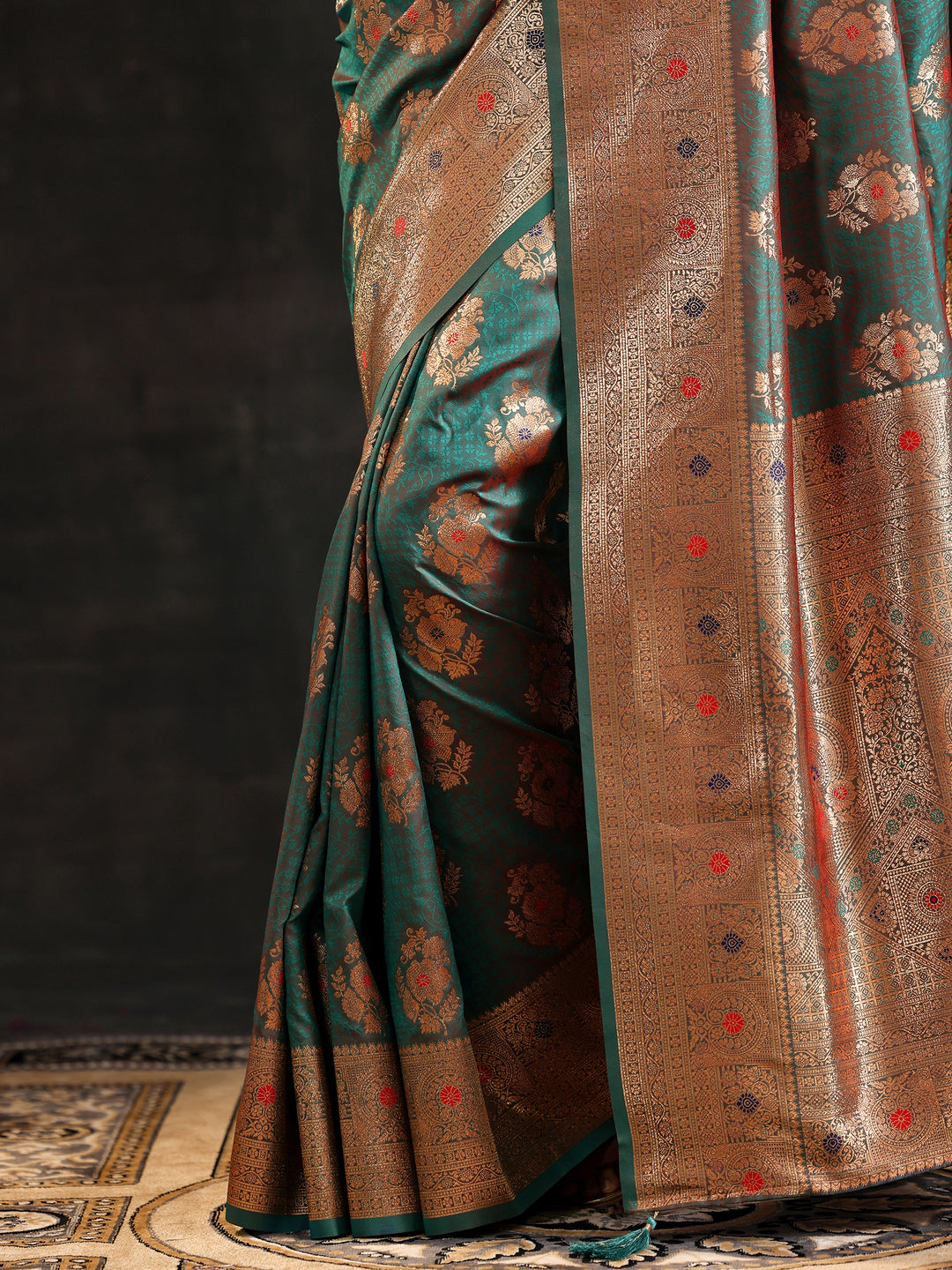 Green Woven Design Silk Blend Saree With Unstitched Blouse Piece