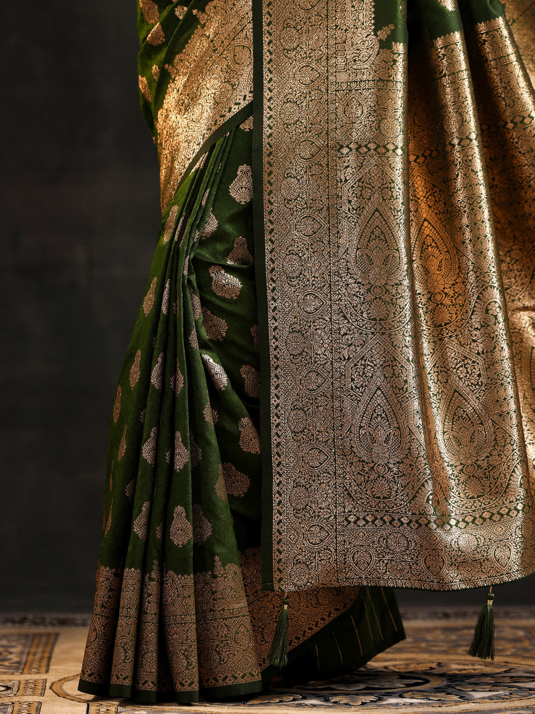 Green Woven Design Silk Blend Saree With Unstitched Blouse Piece