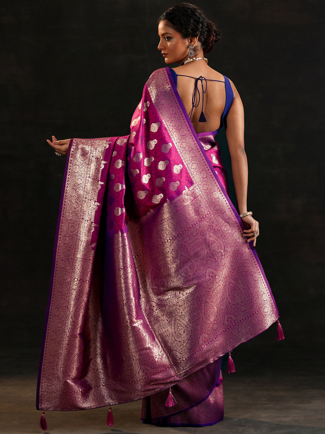 Magenta Woven Design Silk Blend Saree With Unstitched Blouse Piece