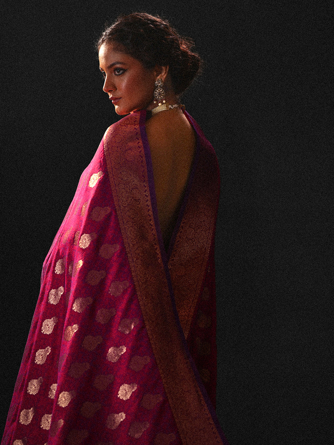 Magenta Woven Design Silk Blend Saree With Unstitched Blouse Piece