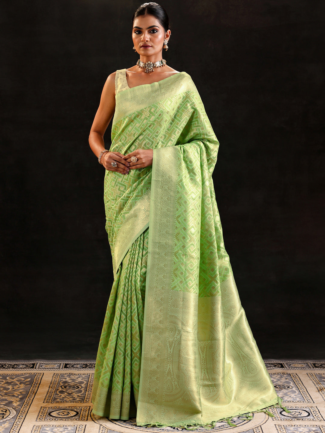Green Woven design Silk Blend Saree With Unstitched Blouse Piece