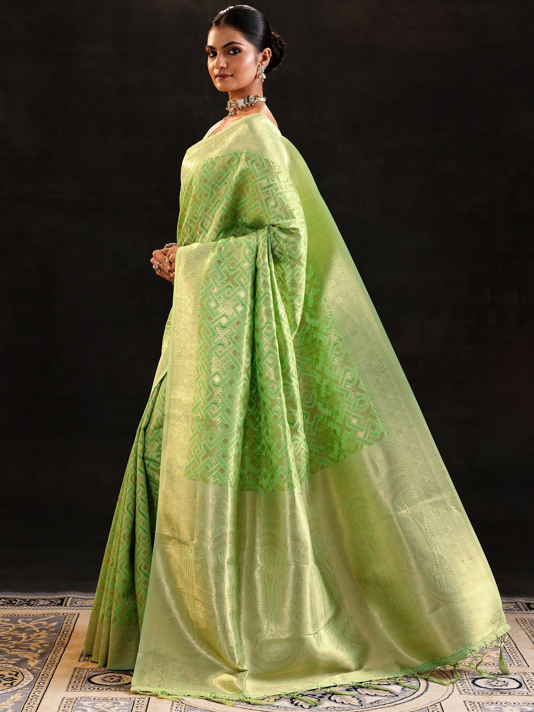 Green Woven Design Banarasi Silk Blend Saree With Unstitched Blouse Piece