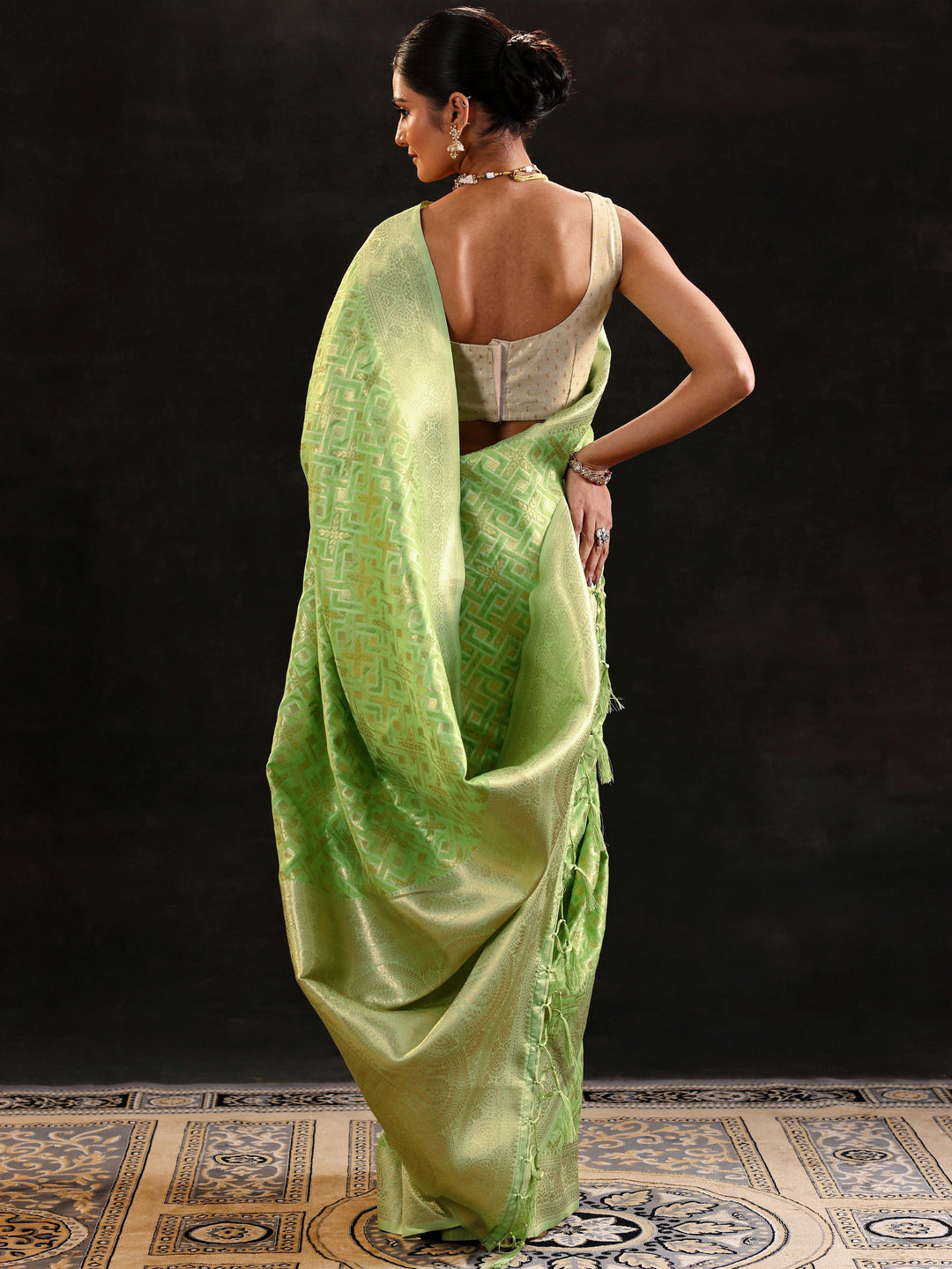 Green Woven Design Banarasi Silk Blend Saree With Unstitched Blouse Piece
